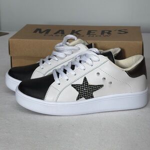 Makers Sneakers Black White Star Detail Women Size 6 Comfortable Casual